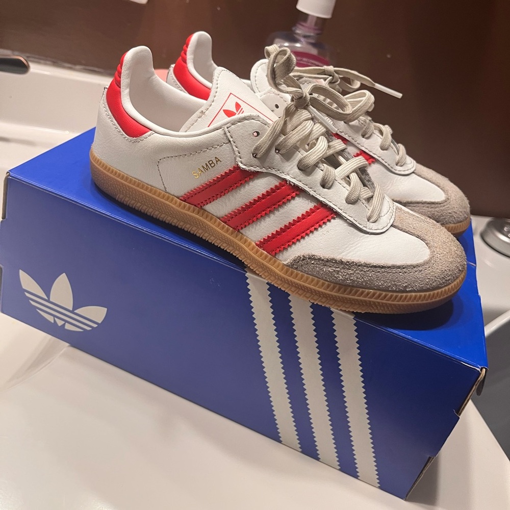 Kids SAMBA ADIDAS White , red & gray ( Bubble Gum bottom) SIZE 1